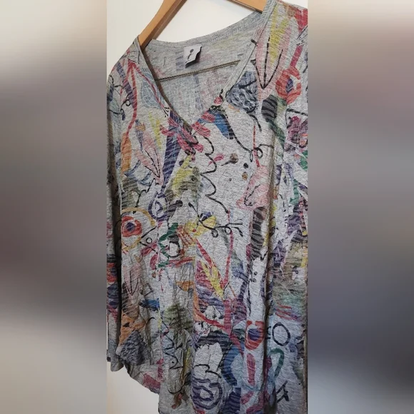 Artistic V-Neck Longsleeve in Multicolor by INoah - Picture 3 of 4